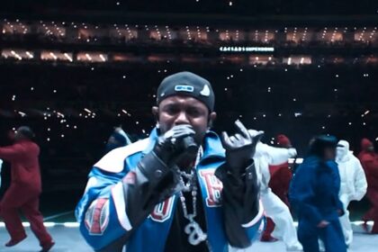 Kendrick Lamar rimuove la linea "pedofilo" in "non come noi" durante l'intervallo del Super Bowl