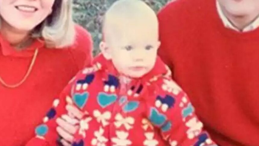 Indovina in chi questo piccolo bambino in rosso si è trasformato!