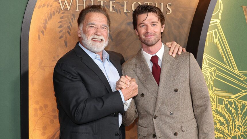 Arnold Schwarzenegger mostra amore per il figlio Patrick alla premiere di "The White Lotus"