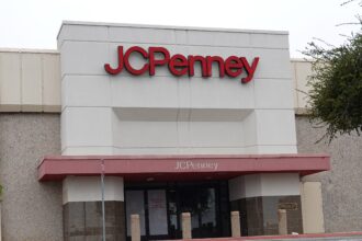 JCPenney chiude nei negozi? Guarda cosa sta succedendo con il rivenditore: Hollywood Life