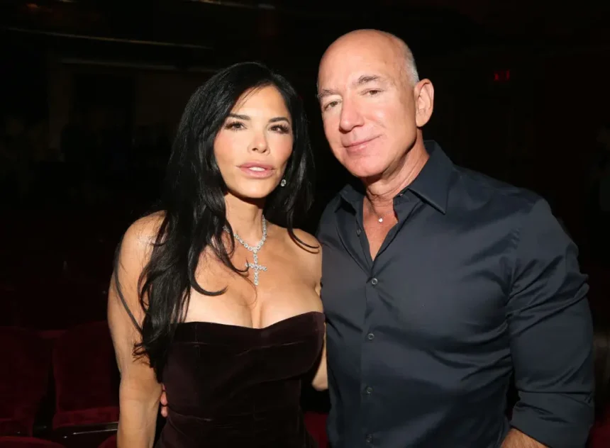 "Sono un po 'sciocco": Jeff Bezos ha confessato di lasciare che gli amici lo avessero messo in appunta
