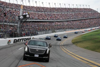 Donald Trump è al 2025 Daytona 500? Tutto sulla gara - Hollywood Life