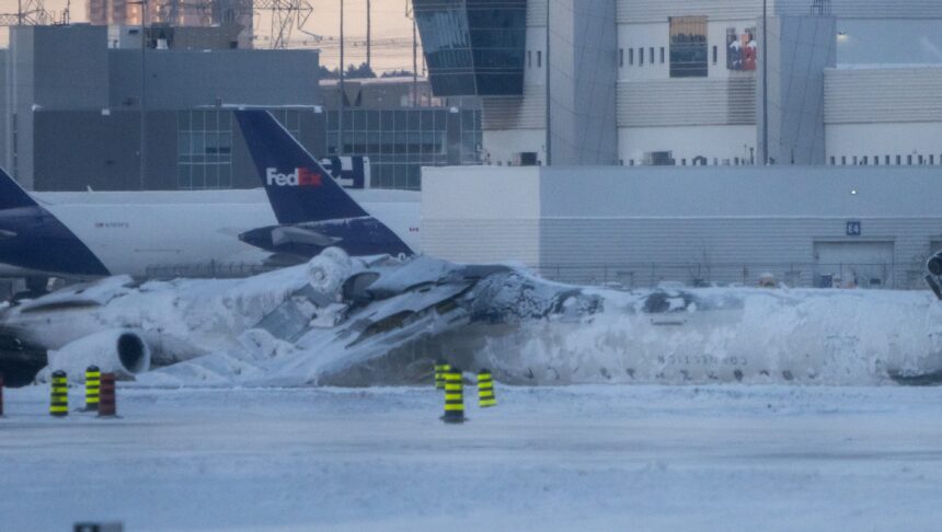 Un aereo si è mai schiantato a testa in giù prima del volo del Delta di Toronto? - Hollywood Life