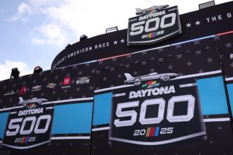 A che ora è la Daytona 500? Scopri quando inizia la gara - Hollywood Life