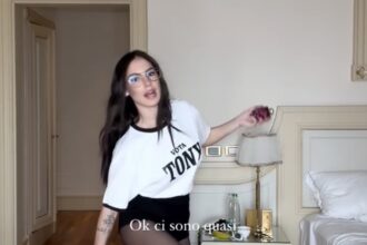Giulia De Lellis si mostra con la t-shirt personalizzata per supportare Tony Effe a Sanremo: guarda - Gossip.it