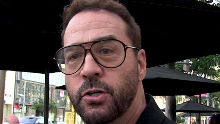 La star di 'Entourage' Jeremy Piven ha svaligiato, gioielli per un valore di $ 200k rubati