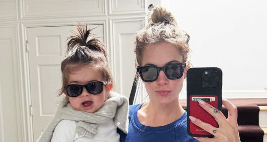 Ashley Benson condivide le prime foto della faccia di una figlia di 11 mesi Aspen!