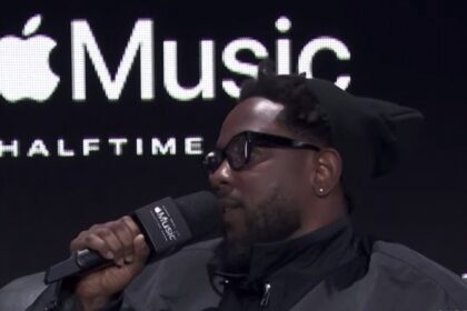 Kendrick Lamar arriva a Halftime Presser con "Not Like Us" sugli altoparlanti