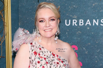 Colleen Hoover ritorna su Instagram in mezzo alla battaglia legale di noi ", Scrubs Blake Lively e Justin Baldoni dalla sua pagina