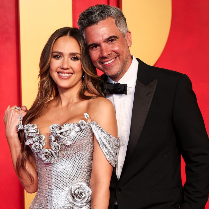 Jessica Alba presenta ufficialmente per il divorzio da Cash Warren