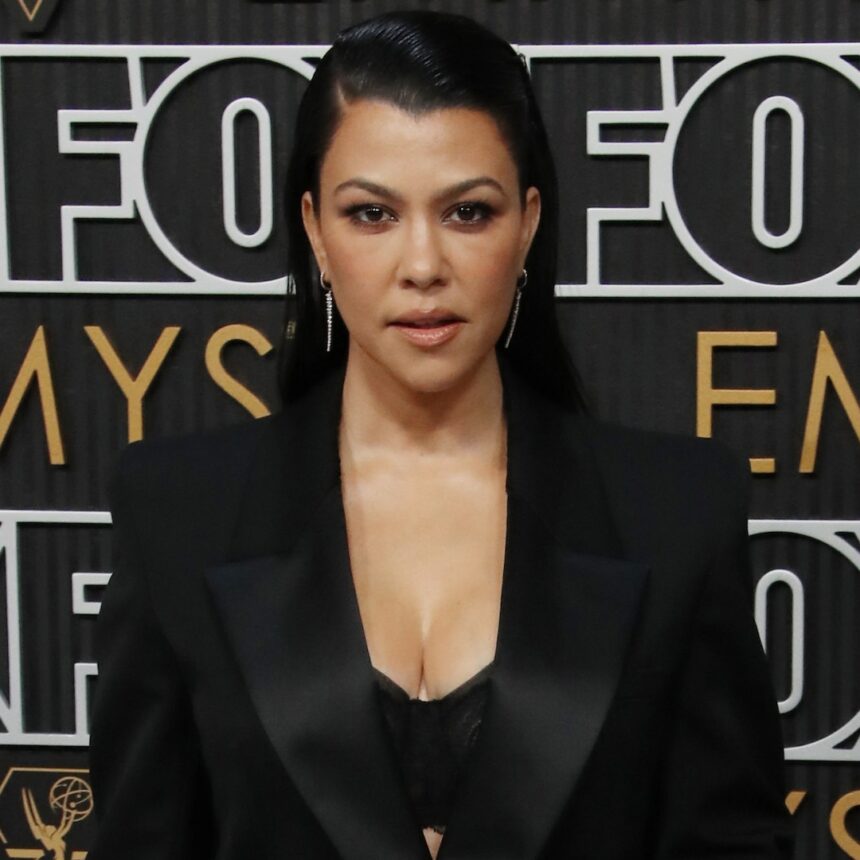 Kourtney Kardashian condivide la sua foto, il figlio di Travis Barker Rocky Barker