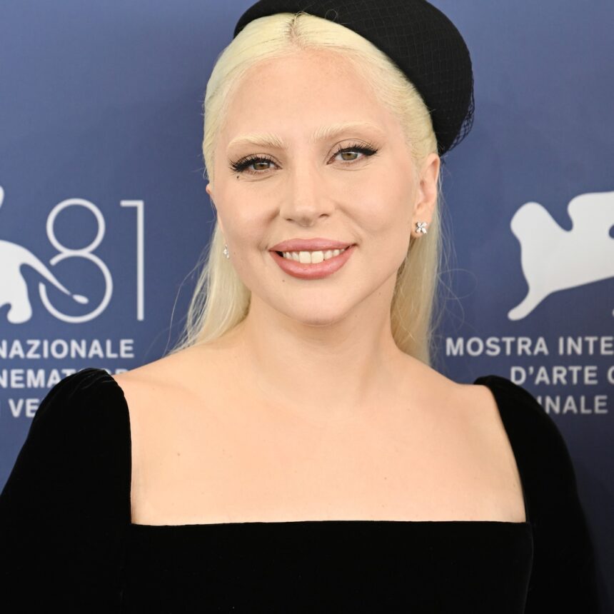Lady Gaga mette a sorpresa