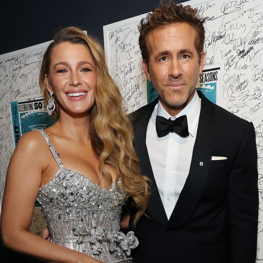 SNL 50 di Ryan Reynolds Scherzo su Blake Lively: The Truth
