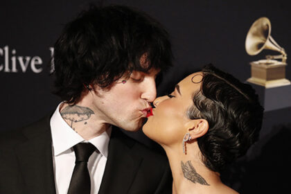Demi Lovato kissing boyfriend Jute$ on the red carpet