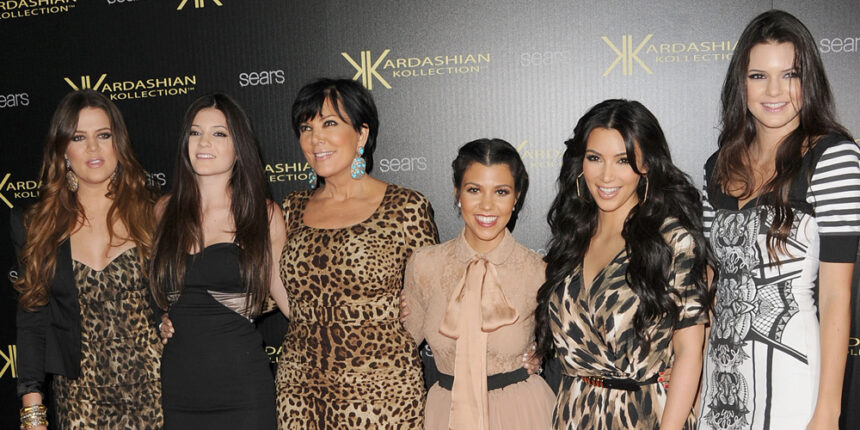 La famiglia Kardashian allora vs. ora - come è cambiata la famosa famiglia nel corso degli anni?