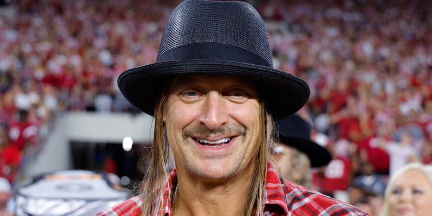 Kid Rock si scatena fuori dal palco durante la celebrazione del compleanno: 'f-k y'all'
