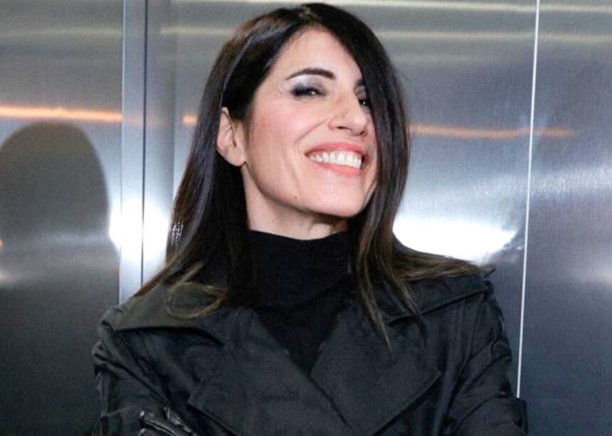 ''Ho paura di cascare dalla scala'': la cantante Giorgia rivela quale famoso conduttore chiama per essere incoraggiata prima di Sanremo - Gossip.it