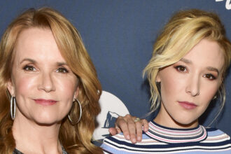 Lea Thompons diventa la nonna per la prima volta mentre la figlia Madelyn Deutch accoglie la bambina!