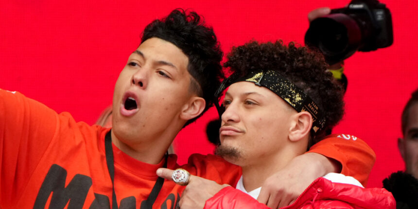 Chi sono la mamma, il papà e il fratello di Patrick Mahomes? Incontra Randi, Pat Sr. e Jackson Mahomes (foto e informazioni)