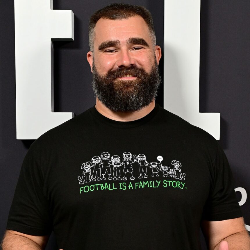 Jason Kelce rivela perché i suoi figli si comportano come se fosse un "cattivo papà"