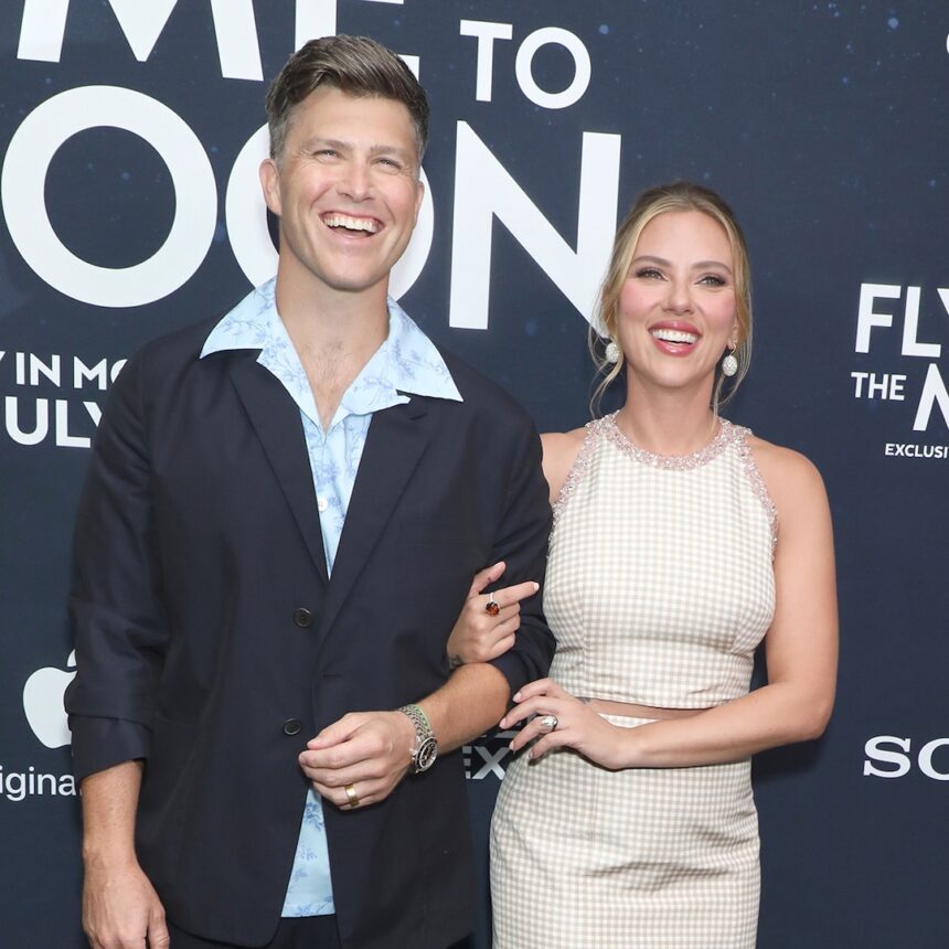 Colin Jost è andato in tuta per il cassonetto per l'anello perso di Scarlett Johansson