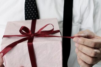 Idee per regali di San Valentino da uomo sotto $ 30