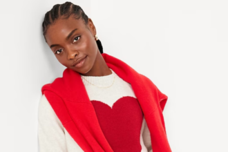 Old Navy's Valentine's Day Shop: maglioni, abiti e altro inizi a $ 3