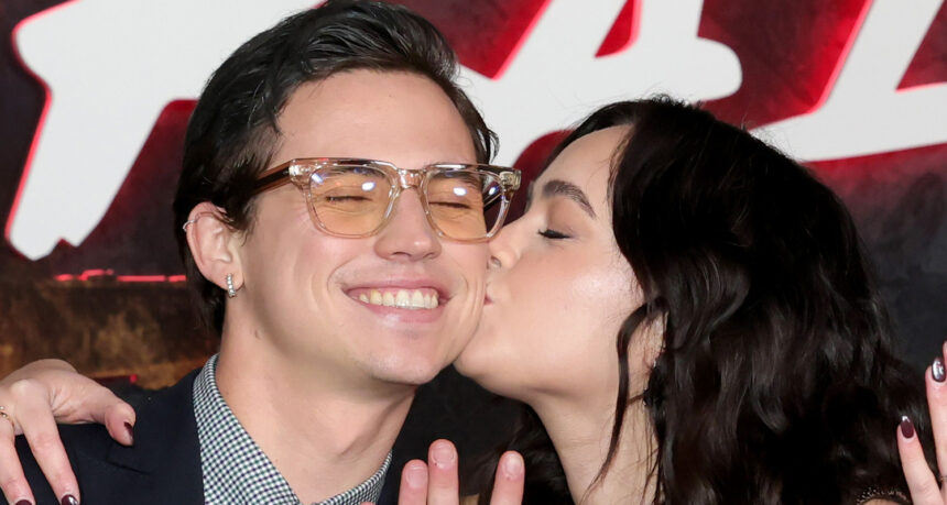 Le star di "Cobra Kai" Tanner Buchanan e Mary Mouser annunciano il coinvolgimento all'evento della Premiere finale della serie!