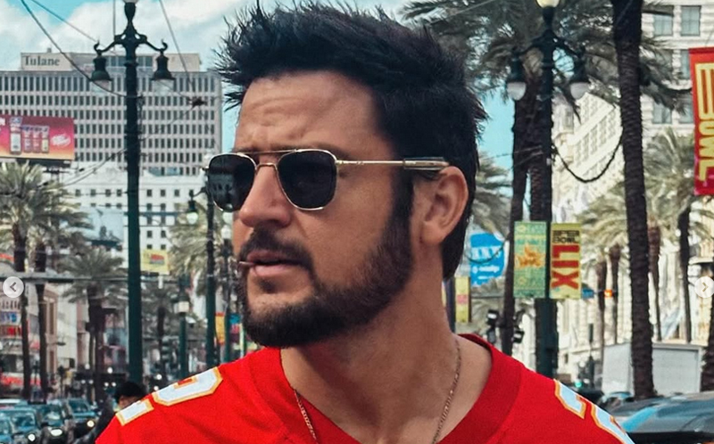 Tyler Hynes di Hallmark offre abbracci ai fan di Kansas City dopo devastante perdita del Super Bowl