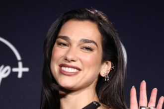 Dua Lipa si è impegnato? La voce e la verità