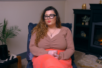 Amber Portwood sits and expresses regrets.
