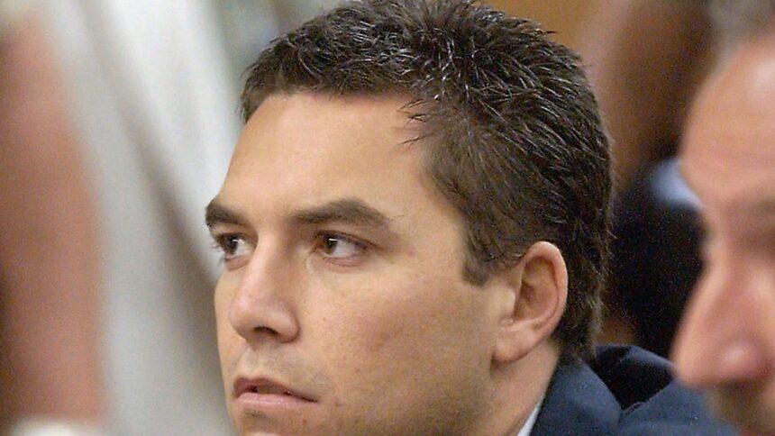 Lo scontro di Scott Peterson Prison Pickleball porta all'assalto nel cortile