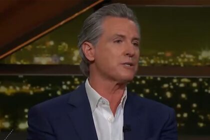 Gavin Newsom chiama Dems "Tossic", rivela la strategia del podcast a Bill Maher