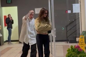 Justin e Hailey Bieber afferrano il sushi dopo l'album di Selena Gomez)