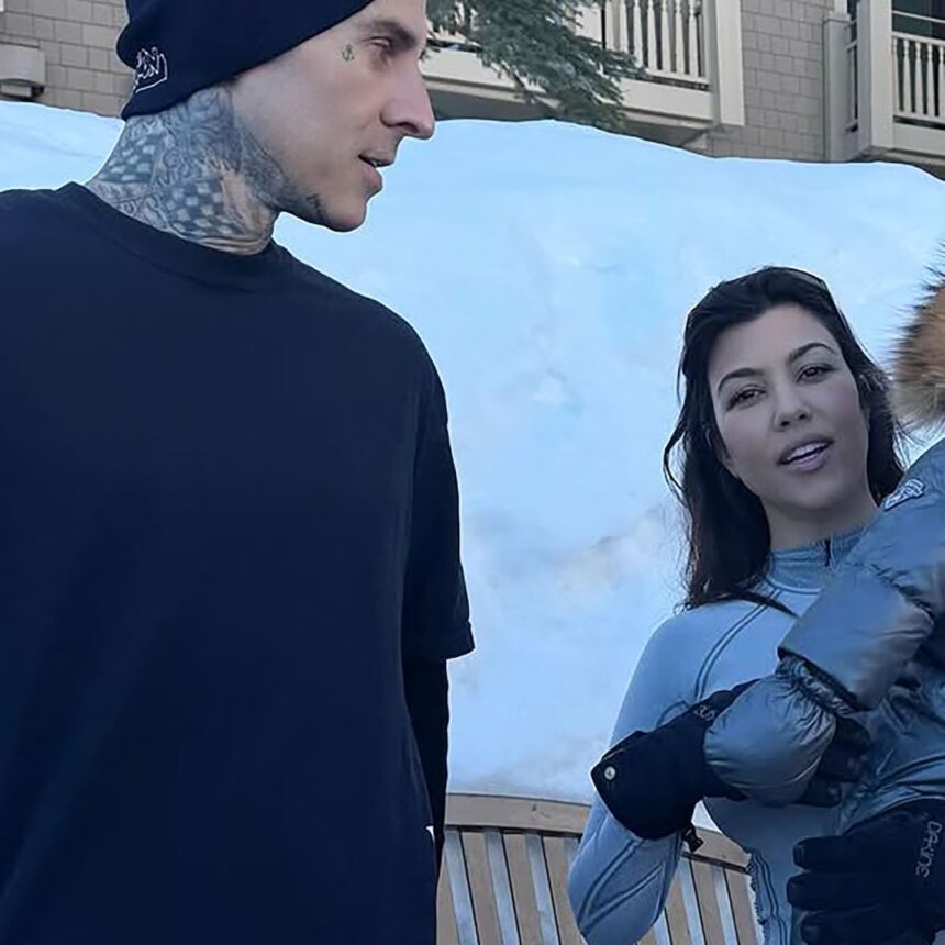 Il figlio di Kourtney Kardashian Rocky si raggruppa adorabilmente per una strada familiare