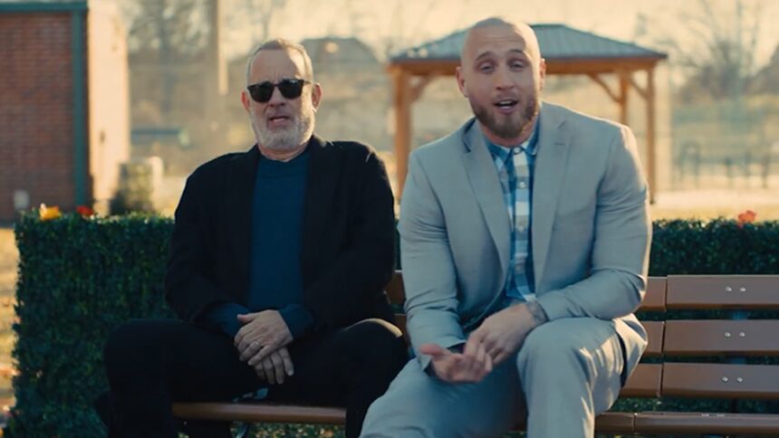 Chet Hanks rilascia un video musicale a tema "Forrest Gump", papà Tom Hanks cameo