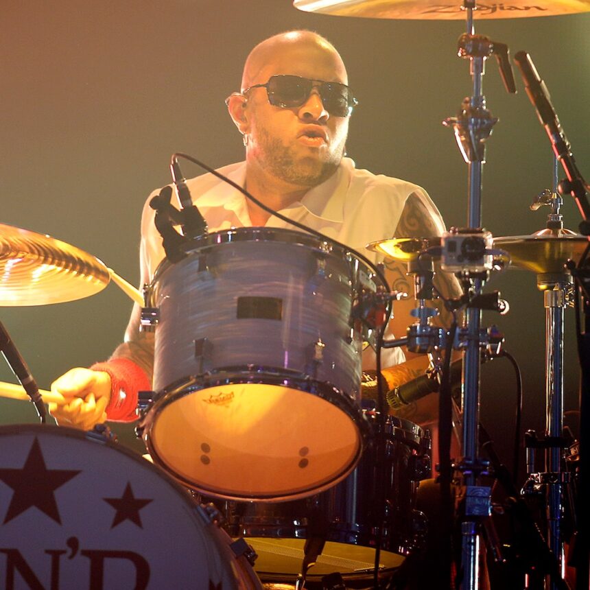 Guns N 'Roses Drummer Frank Ferrer lascia la band dopo 19 anni