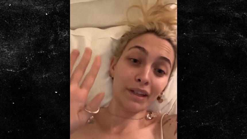 Paris Jackson mette in discussione la critica al suo rivelatore di una settimana di moda rivelatrice