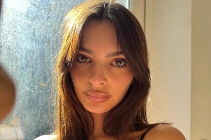 Emily Ratajkowski debutta "peggior taglio di capelli" della sua vita