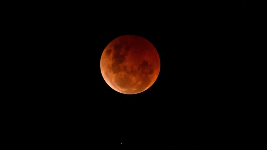 Quando e dove vedere la luna di sangue - Hollywood Life