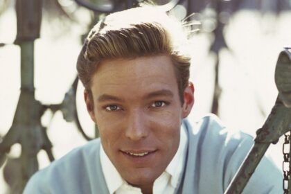 Richard Chamberlain era sposato? Informazioni sul suo partner Martin Rabbett - Hollywood Life