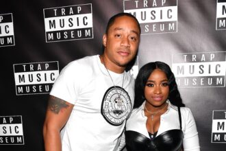 Wayment! Toya Johnson e Robert Rushing Clown suo fratello per aver sostenuto di non aver condiviso una busta paga da $ 1 milione dal suo reality show (video)
