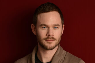 Aaron Ashmore e la moglie di Ginny & Georgia Zoe Kate si sono tranquillamente separati durante Covidio