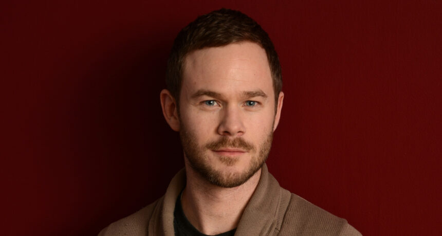Aaron Ashmore e la moglie di Ginny & Georgia Zoe Kate si sono tranquillamente separati durante Covidio