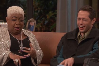 Pete Davidson ride di una breve relazione con Kim Kardashian