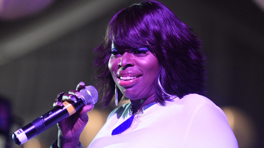 La cantautrice Angie Stone Dead a 63