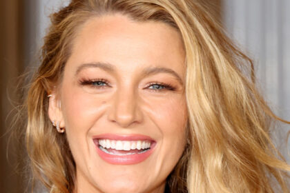 Blake Lively ha confermato per l'aspetto del tappeto rosso in una premiere SXSW di "Another Simple Favor" in Texas