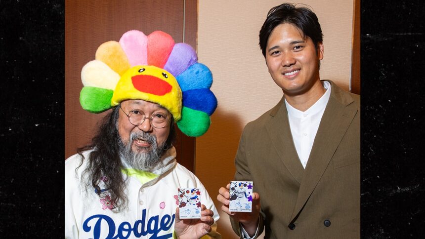 Shohei Ohtani, Takashi Murakami Sign Sports Cards in vista della serie MLB Tokyo