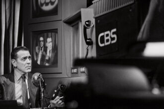 Il debutto a Broadway di George Clooney in "Good Night, and Good Luck" è arrivato - la prima foto pubblicata quando iniziano le esibizioni!