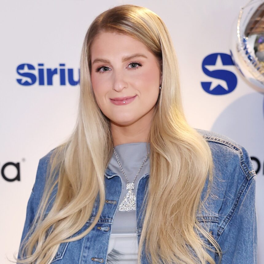Meghan Trainor svela prima e dopo il lavoro del boob